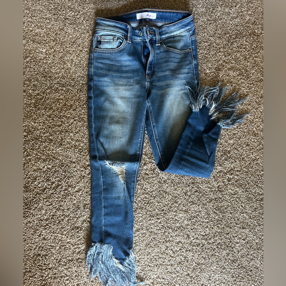 KanCan shredded hem cropped pants